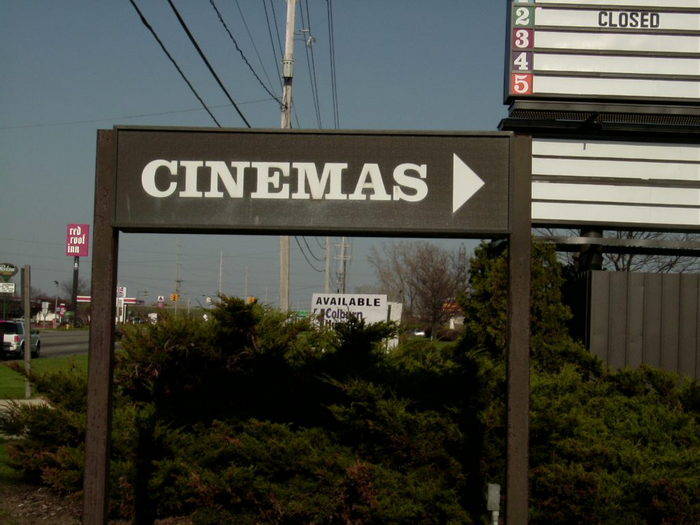 Showcase Cinemas Grand Rapids - 2002 Photo